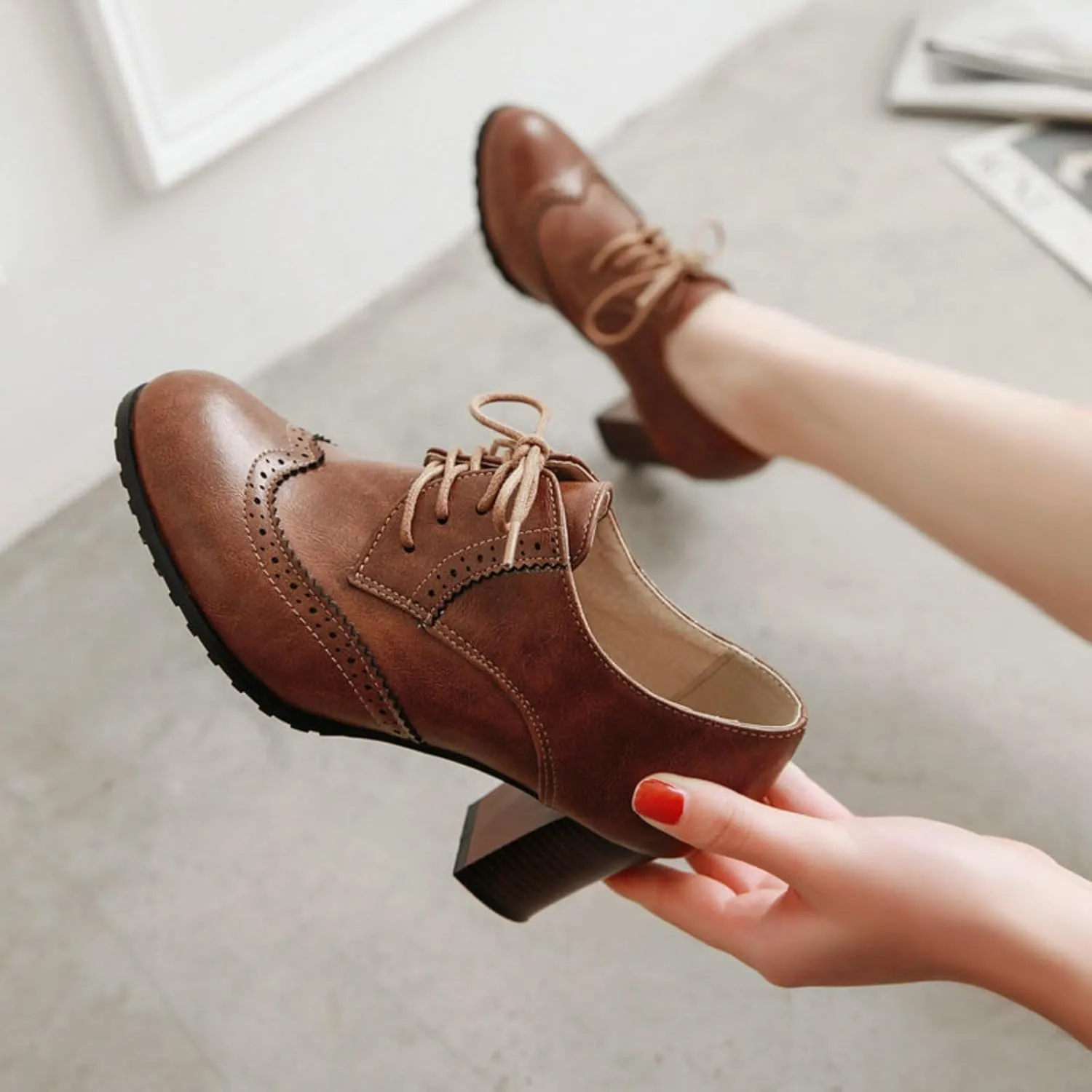 Women's Chunky Heeled Oxfords Round Toe Lace Up Stacked Block Heel Vintage Brogues Shoes Comfortable Wingtip High Heel Dress Pumps